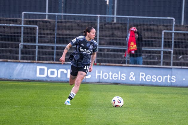 Germany Soccer Google Pixel Womens Bundesliga 2025 2026 1 FC Köln vs Eintracht Frankfurt 22 Matchday Franz Kremer Stadion Köln on the ball Geraldine Reuteler Eintracht Frankfurt, 14 Copyright: xOrhanxHabashx