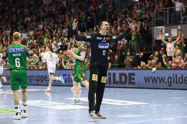28 03 2026, xtgx, Handball, Daikin HBL, SC Magdeburg Füchse Berlin v l Matej Mandic Magdeburg, 12 cheers over held ball, defended, held, Torhueter Magdeburg