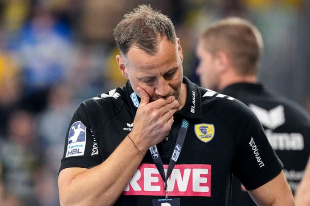 Maik Machulla coach, head coach, RNL , single picture, single photo, action, action, looking disappointed, disappointment, frustration, disappointed, pessimistic, thoughtful, worried, pessimistic, 28 03 2026, Mannheim Germany , Handball, Bundesliga, Rhein Neckar Löwen HSG Wetzlar xozx