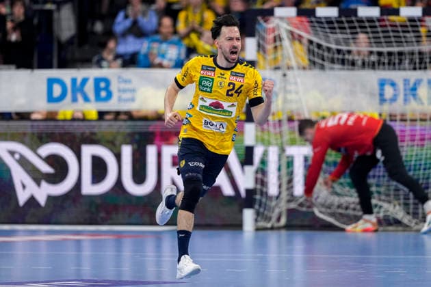 Goalscorer Patrick Groetzki RNL, 24 , Rhein Neckar Löwen player, celebrates a goal, jubilation, cheering, goal celebration, celebrate the goal, goal, celebration, cheers about the goal, rejoicing, joy, rejoices, optimistic, positive, game scene, highlight, single picture, single photo, action, action, 28 03 2026, Mannheim Germany , Handball, Bundesliga, Rhein Neckar Löwen HSG Wetzlar xozx