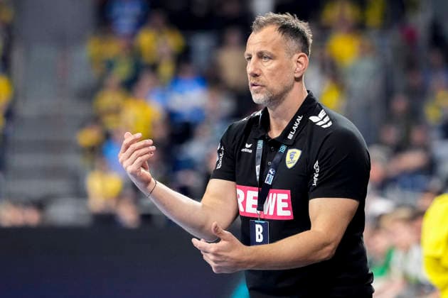Maik Machulla coach, head coach, RNL , gives instructions, gestures, gesticulates with arms, single picture, single photo, action, action, 28 03 2026, Mannheim Germany , Handball, Bundesliga, Rhein Neckar Löwen HSG Wetzlar xozx