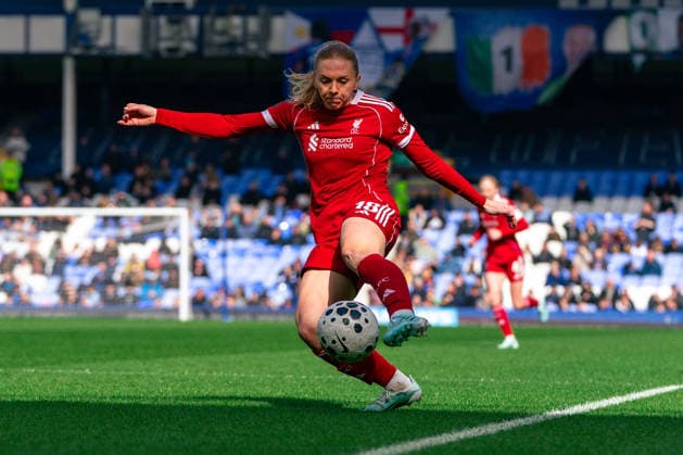 Football - FA Women™s Super League - Everton FC Women v Liverpool FC Women LIVERPOOL, ENGLAND - Sunday, March 27, 2026: Liverpool s Ceri Holland with a cross during the FA Women™s Super League match between Everton FC Women and Liverpool FC Women, the Women s Merseyside Derby at Goodison Park. (Photo by James Giblin Propaganda) LIVERPOOL Goodison Park MERSEYSIDE ENGLAND  Copyright: xPropagandax P2026-03-28-Everton_W_Liverpool_W95
