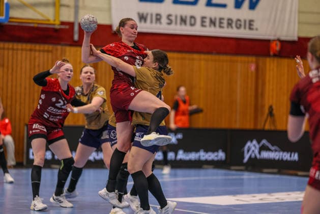 GER, Bensheim, HSG Bensheim Auerbach Flames vs Buxtehuder SV, Alsco Handball Bundesliga Frauen, Handball, DHB, Season 2025 2026, Weststadthalle Bensheim, 21 Matchday in the picture from l Lena Degenhardt HSG Bensheim Auerbach Flames Women 8 , Anika Hampel Buxtehuder SV Women 10 DFB DFL REGULATIONS PROHIBIT ANY USE OF PHOTOGRAPHS AS IMAGE SEQUENCES AND OR QUASI VIDEO, 28 03 2026 Copyright: HMBxMedia HendrikxHamelau