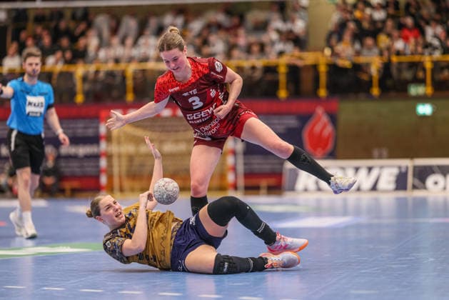 GER, Bensheim, HSG Bensheim Auerbach Flames vs Buxtehuder SV, Alsco Handball Bundesliga Frauen, Handball, DHB, Season 2025 2026, Weststadthalle Bensheim, 21 Matchday in picture f l Isa Ternede Buxtehuder SV Women 32 , Amelie Berger HSG Bensheim Auerbach Flames Women 3 DFB DFL REGULATIONS PROHIBIT ANY USE OF PHOTOGRAPHS AS IMAGE SEQUENCES AND OR QUASI VIDEO, 28 03 2026 Copyright: HMBxMedia HendrikxHamelau