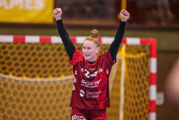 GER, Bensheim, HSG Bensheim Auerbach Flames vs Buxtehuder SV, Alsco Handball Bundesliga Frauen, Handball, DHB, Spielzeit 2025 2026, Weststadthalle Bensheim, 21 Spieltag im Bild Meike Schmelzer HSG Bensheim Auerbach Flames Frauen 24 , Jubel, Freude und Emotionen nach dem Tor DFB DFL REGULATIONS PROHIBIT ANY USE OF PHOTOGRAPHS AS IMAGE SEQUENCES AND OR QUASI VIDEO, 28 03 2026 Copyright: HMBxMedia HendrikxHamelau