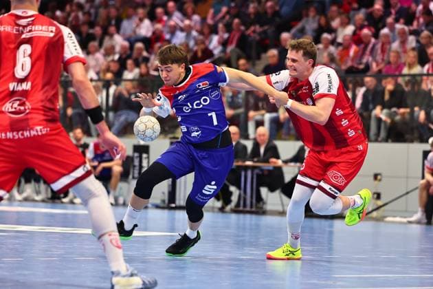 Elias Huber HBW Balingen Weilstetten, 07 in duel with Philip Wuerz TuS Ferndorf, 20 GER, TuS Ferndorf vs HBW Balingen Weilstetten, Handball, 2 Bundesliga, 25 Matchday, Season 2025 2026, 28 03 2026 GER, TuS Ferndorf vs HBW Balingen Weilstetten, Handball, 2 Bundesliga, 25 Matchday, Season 2025 2026, 28 03 2026 Kreuztal Copyright: xEibner-Pressefoto RenexWeissx EP_RWS