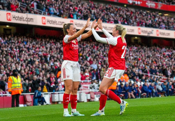 Arsenal Women v Tottenham Hotspur Women Barclays Women s Super League Alessia Russo of Arsenal Women celebrates with Katie McCabe after scoring her sides first goal during the Barclays Women s Super League match at the Emirates Stadium, London 28 03 2026 UK Newspapers OUT Copyright: xNickxEmmersonx FIL-23194-0019