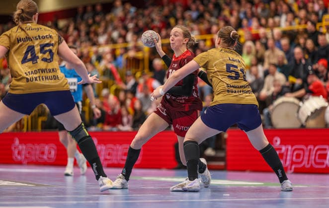 GER, Bensheim, HSG Bensheim Auerbach Flames vs Buxtehuder SV, Alsco Handball Bundesliga Frauen, Handball, DHB, Season 2025 2026, Weststadthalle Bensheim, 21 Matchday in picture f l Matilda Ehlert HSG Bensheim Auerbach Flames Women 10 , Lin Elisabeth Lück Buxtehuder SV Women 51 DFB DFL REGULATIONS PROHIBIT ANY USE OF PHOTOGRAPHS AS IMAGE SEQUENCES AND OR QUASI VIDEO, 28 03 2026 Copyright: HMBxMedia HendrikxHamelau