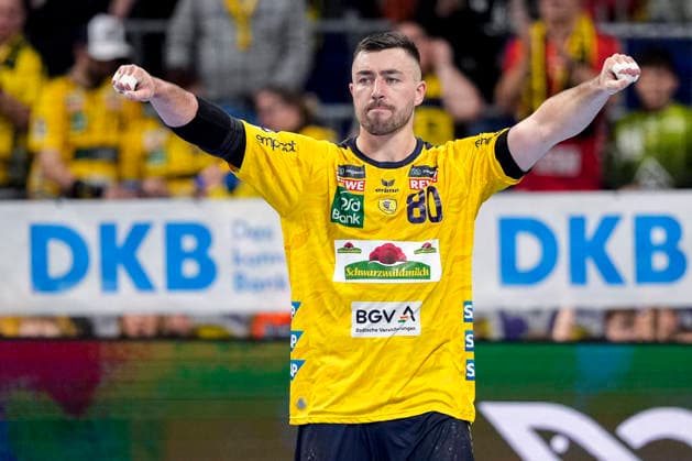Jannik Kohlbacher RNL, 80 , player of Rhein Neckar Löwen, celebrates a goal, cheering, jubilation, celebrate the goal, goal, celebration, cheers about the goal, rejoicing, joy, rejoices, optimistic, positive, game scene, highlight, single picture, single photo, action, action, 28 03 2026, Mannheim Germany , Handball, Bundesliga, Rhein Neckar Löwen HSG Wetzlar xozx