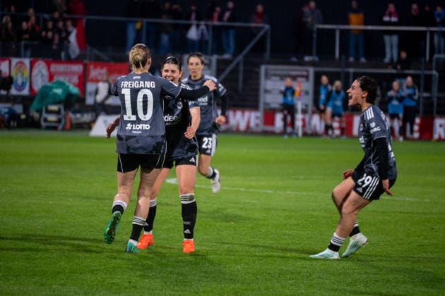 Germany Soccer Google Pixel Women Bundesliga 2025 2026 1 FC Köln vs Eintracht Frankfurt 22 Matchday Franz Kremer Stadium Cologne Goal and goal celebration to 1 1 by Laura Freigang Eintracht Frankfurt, 10 joy, emotions, jubilation, enthusiasm, happy, celebrate Copyright: xOrhanxHabashx