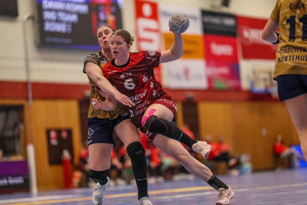 GER, Bensheim, HSG Bensheim Auerbach Flames vs Buxtehuder SV, Alsco Handball Bundesliga Frauen, Handball, DHB, Spielzeit 2025 2026, Weststadthalle Bensheim, 21 Spieltag im Bild v l Carina Senel Buxtehuder SV Frauen 44 , Nina Engel HSG Bensheim Auerbach Flames Frauen 6 DFB DFL REGULATIONS PROHIBIT ANY USE OF PHOTOGRAPHS AS IMAGE SEQUENCES AND OR QUASI VIDEO, 28 03 2026 Copyright: HMBxMedia HendrikxHamelau