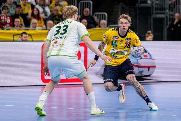 v li Georg Löwen HSG, 33 , Edwin Aspenbäck RNL, 78 , duel, duel, tackle, tackling, dynamics, action, action, 28 03 2026, Mannheim Germany , Handball, Bundesliga, Rhein Neckar Löwen HSG Wetzlar xozx