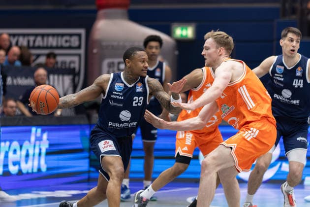 Charles Callison MBC, 23 , Lars Thiemann Vechta, 21 , Syntainics MBC vs Rasta Vechta, Basketball, 1 Bundesliga, Men, Matchday 26, Season 2025 26, 28 03 2026 Weißenfels Stadthalle Sachsen Anhalt Germany