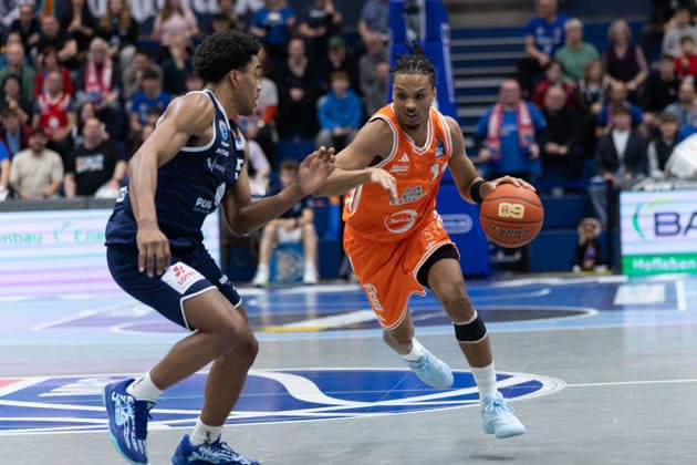 Marcus Foster MBC, 5 , Alonzo Verge Jr Vechta, 11 , Syntainics MBC vs Rasta Vechta, Basketball, 1 Bundesliga, Men, Matchday 26, Season 2025 26, 28 03 2026 Weißenfels Stadthalle Sachsen Anhalt Germany