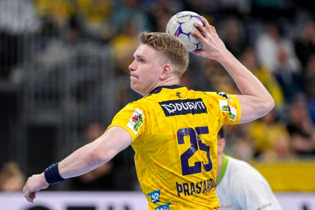 Haukur Thrastarson RNL, 25 , Player of Rhein Neckar Löwen, single picture, single photo, at seven meter, 7 meter, penalty throw, game scene, action, action, 28 03 2026, Mannheim Germany , Handball, Bundesliga, Rhein Neckar Löwen HSG Wetzlar xozx