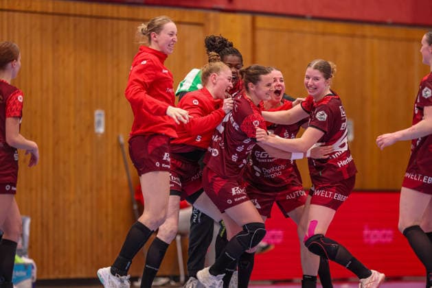 GER, Bensheim, HSG Bensheim Auerbach Flames vs Buxtehuder SV, Alsco Handball Bundesliga Frauen, Handball, DHB, Spielzeit 2025 2026, Weststadthalle Bensheim, 21 Spieltag im Bild Bensheim Flames, joy and emotions after the victory, jubilation, 3rd place secured, Nina Engel HSG Bensheim Auerbach Flames Frauen 6 , Amelie Berger HSG Bensheim Auerbach Flames Women 3 , Mareike Thomaier HSG Bensheim Auerbach Flames Women 2 , Meike Schmelzer HSG Bensheim Auerbach Flames Women 24 DFB DFL REGULATIONS PROHIBIT ANY USE OF PHOTOGRAPHS AS IMAGE SEQUENCES AND OR QUASI VIDEO, 28 03 2026 Copyright: HMBxMedia HendrikxHamelau