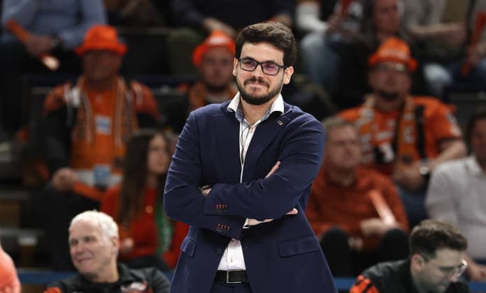 Coach Alexandre Leal smiles with satisfaction Upper body action Sport Volleyball Bundesliga playoff quarter-finals mens season 2025 2026 28 03 2026 BR Volleys Berlin BRV vs Netzhoppers KW Königswusterhausen