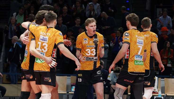 BR Volleys celebrate after winning set 2 0 Joy Emotion Jubilation Sport Volleyball Bundesliga Playoff Quarterfinals Men Season 2025 2026 28 03 2026 BR Volleys Berlin BRV vs Netzhoppers KW Königswusterhausen