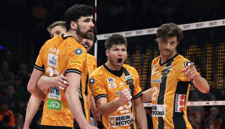 Jake Hanes, Ruben Schott, Matthew Knigge cheers joy emotion jubilation Sport Volleyball Bundesliga Playoff Quarterfinals Men Season 2025 2026 28 03 2026 BR Volleys Berlin BRV vs Netzhoppers KW Königswusterhausen