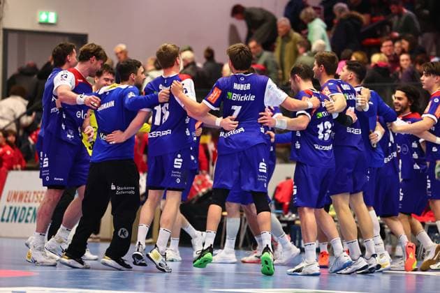 The players of HBW Balingen Weilstetten celebrate the victory against Ferndorf GER, TuS Ferndorf vs HBW Balingen Weilstetten, Handball, 2 Bundesliga, 25 Matchday, Season 2025 2026, 28 03 2026 GER, TuS Ferndorf vs HBW Balingen Weilstetten, Handball, 2 Bundesliga, 25 Matchday, Season 2025 2026, 28 03 2026 Kreuztal Copyright: xEibner-Pressefoto RenexWeissx EP_RWS