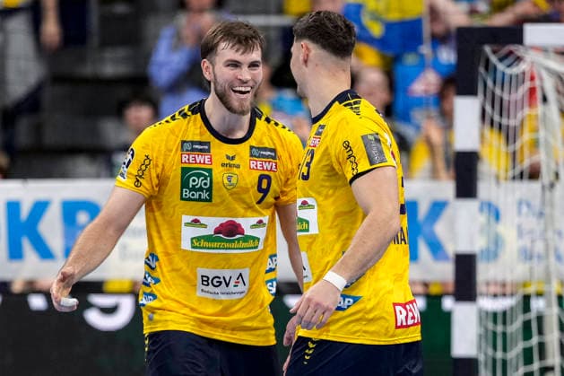 from left Steven Plucnar Jacobsen RNL, 9 , Sebastian Heymann RNL, 13 , Rhein Neckar Löwen player, cheering after the final whistle, joy about the victory, winner, winner, cheers, cheering, cheerful, positive, happy, optimistic, highlight, action, action, 28 03 2026, Mannheim Germany , Handball, Bundesliga, Rhein Neckar Löwen HSG Wetzlar xozx