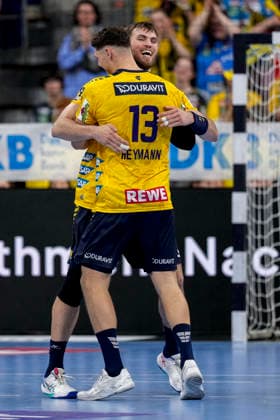 from left Steven Plucnar Jacobsen RNL, 9 , Sebastian Heymann RNL, 13 , Rhein Neckar Löwen player, cheering after the final whistle, joy about the victory, winner, winner, cheers, cheering, cheerful, positive, happy, optimistic, highlight, action, action, 28 03 2026, Mannheim Germany , Handball, Bundesliga, Rhein Neckar Löwen HSG Wetzlar xozx