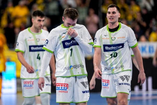 from left Filip Vistorop HSG, 4 , Dominik Mappes HSG, 7 , Josip Simic HSG, 10 , HSG Wetzlar players, disappointed about the defeat, disappointment after the final whistle, highlight, loser, lost, frustration, disappointed, pessimistic, 28 03 2026, Mannheim Germany , Handball, Bundesliga, Rhein Neckar Löwen HSG Wetzlar xozx