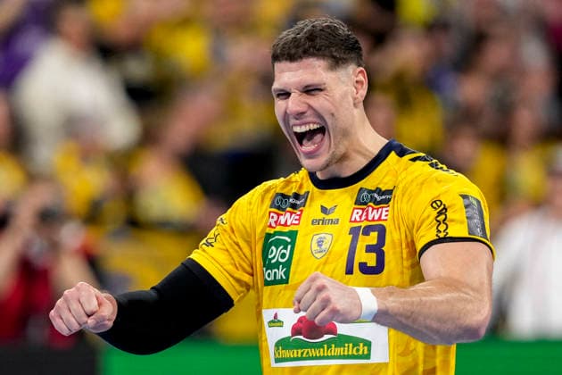 Sebastian Heymann RNL, 13 , Rhein Neckar Löwen player, single picture, single photo, action, action, jubilation after the final whistle, joy about the victory, winner, winner, cheers, cheering, cheerful, positive, happy, rejoicing, optimistic, highlight, 28 03 2026, Mannheim Germany , Handball, Bundesliga, Rhein Neckar Löwen HSG Wetzlar xozx