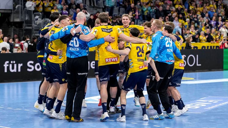 Rhein Neckar Löwen players, cheering after the final whistle, joy about the victory, winner, winner, cheers, cheering, cheerful, positive, happy, happy, optimistic, highlight, action, action, dancing in a circle, team circle, team circle, 28 03 2026, Mannheim Germany , Handball, Bundesliga, Rhein Neckar Löwen HSG Wetzlar xozx