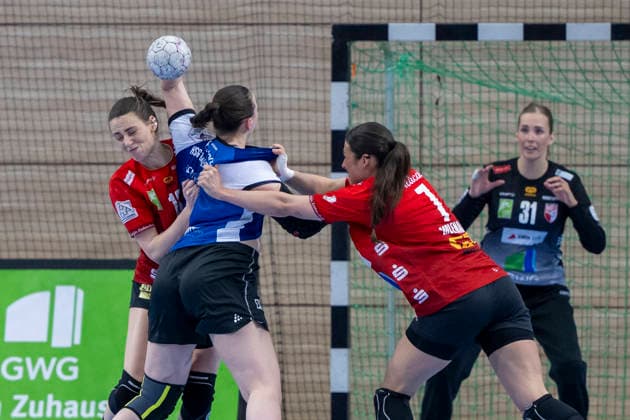 Handball Bundesliga Women,HBF, Season 2025 2026 SV Union Halle Neustadt vs HSG Blomberg Lippe Halle, Germany 28 March 2026 In the picture from left in duel Madeleine Östlund Oestlund Halle , Elin Magnusdottir Blomberg Halle Saale SWH Arena Sachsen Anhalt Germany