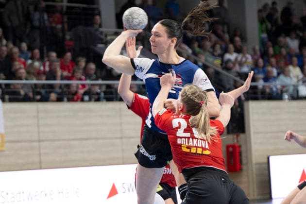 Handball Bundesliga Women,HBF, Season 2025 2026 SV Union Halle Neustadt vs HSG Blomberg Lippe Halle, Germany 28 March 2026 In the picture from left Nuria Bucher Blomberg and Marie Polakova Halle Halle Saale SWH Arena Sachsen Anhalt Germany