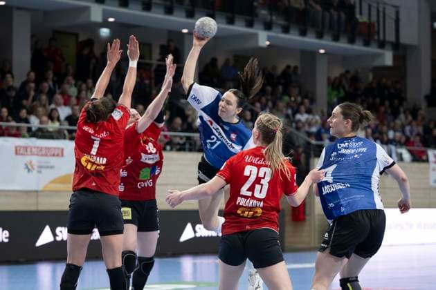 Handball Bundesliga Women,HBF, Season 2025 2026 SV Union Halle Neustadt vs HSG Blomberg Lippe Halle, Germany 28 March 2026 In the picture from left Lynn Molenaar Halle , Lucy Strauchmann Halle , Marie Polakova Halle and Andrea Jacobsen Blomberg Halle Saale SWH Arena Sachsen Anhalt Germany