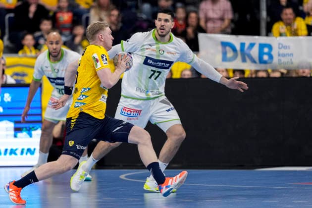 v li Haukur Thrastarson RNL, 25 , Stefan Cavor HSG, 77 , duel, duel, tackle, tackling, dynamics, action, action, 28 03 2026, Mannheim Germany , Handball, Bundesliga, Rhein Neckar Löwen HSG Wetzlar xozx