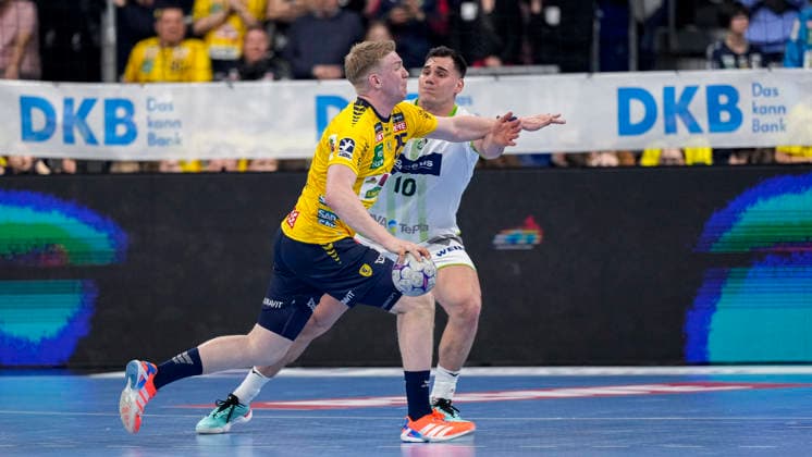 v li Haukur Thrastarson RNL, 25 , Josip Simic HSG, 10 , duel, duel, tackle, tackling, dynamics, action, action, 28 03 2026, Mannheim Germany , Handball, Bundesliga, Rhein Neckar Löwen HSG Wetzlar xozx