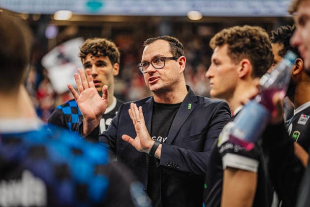 Volleyball Men Season 2025 2026 Volleyball Bundesliga Playoff Quarterfinals SVG Lüneburg vs WWK Volleys Herrsching 28 03 2026 Thomas Ranner Coach WWK Volleys Herrsching at the timeout