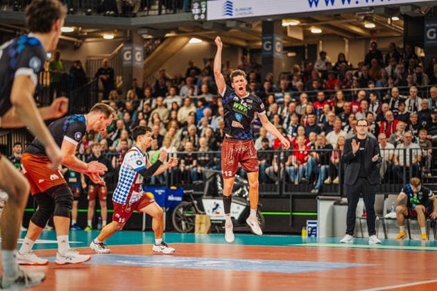 Volleyball mens season 2025 2026 Volleyball Bundesliga play-off quarter-final SVG Lüneburg vs WWK Volleys Herrsching 28 03 2026 Laurenz Welsch 12 WWK Volleys Herrsching cheers and jumps joyfully into the air