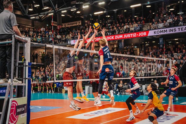 Volleyball mens season 2025 2026 Volleyball Bundesliga playoff quarter-final SVG Lüneburg vs WWK Volleys Herrsching 28 03 2026 Daniel Gruvaeus 2 SVG Lüneburg vs Herrschings block of three
