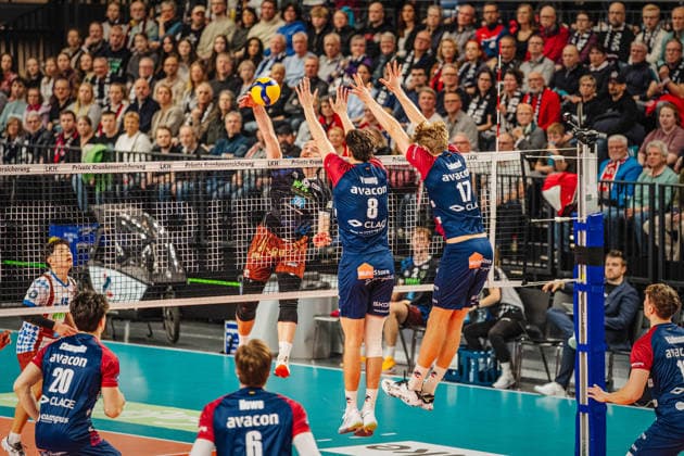 Volleyball mens season 2025 2026 Volleyball Bundesliga play-off quarter-final SVG Lüneburg vs WWK Volleys Herrsching 28 03 2026 Denis Kaliberda 6 WWK Volleys Herrsching against the block of Cole Young 8 SVG Lüneburg and Axel Enlund 17 SVG Lüneburg