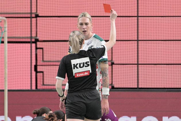 Luisa Schulze FrischAuf Goeppingen, 33 sees the red card TusSies Metzingen vs FrischAuf Goeppingen , Handball, Alsco HBF, 21 League matchday, Season 2025 2026, 28 03 2026 TusSies Metzingen vs FrischAuf Goeppingen , Handball, Alsco HBF, 21 League matchday, Season 2025 2026, 28 03 2026 Tuebingen Copyright: xEibner-Pressefoto TobiasxBaurx EP_TBR