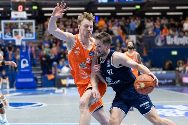 Lars Thiemann Vechta, 21 , Spencer Reaves MBC, 31 Syntainics MBC vs Rasta Vechta, Basketball, 1 Bundesliga, Men, Matchday 26, Season 2025 26, 28 03 2026 Weißenfels Stadthalle Sachsen Anhalt Germany