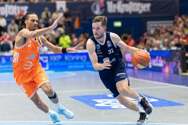 Alonzo Verge Jr Vechta, 11 , Spencer Reaves MBC, 31 , Syntainics MBC vs Rasta Vechta, Basketball, 1 Bundesliga, Men, Matchday 26, Season 2025 26, 28 03 2026 Weißenfels Stadthalle Sachsen Anhalt Germany