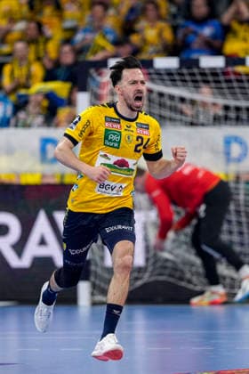 Goalscorer Patrick Groetzki RNL, 24 , Rhein Neckar Löwen player, celebrates a goal, jubilation, cheering, goal celebration, celebrate the goal, goal, celebration, cheers about the goal, rejoicing, joy, optimistic, positive, game scene, highlight, cropped, full body, single image, single photo, action, action, 28 03 2026, Mannheim Germany , Handball, Bundesliga, Rhein Neckar Löwen HSG Wetzlar xozx