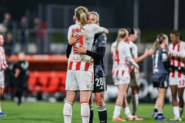 Google Pixel Frauen Bundesliga 1 FC Köln Eintracht Frankfurt 28 03 2026 Pauline Bremer 1 FC Köln, 11 and Rebecka Blomqvist Eintracht Frankfurt, 28 after the match Google Pixel Frauen Bundesliga 1 FC Köln Eintracht Frankfurt Köln, Franz Kremer Stadion 28 03 2025 DFB REGULATIONS PROHIBIT ANY USE OF PHOTOGRAPHS AS IMAGE SEQUENCES AND OR QUASI VIDEO Copyright: xBEAUTIFULxSPORTS Freisenx