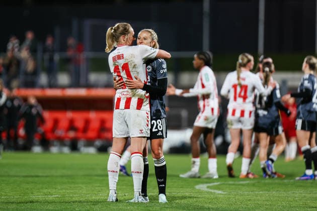 Google Pixel Frauen Bundesliga 1 FC Köln Eintracht Frankfurt 28 03 2026 Pauline Bremer 1 FC Köln, 11 and Rebecka Blomqvist Eintracht Frankfurt, 28 after the match Google Pixel Frauen Bundesliga 1 FC Köln Eintracht Frankfurt Köln, Franz Kremer Stadion 28 03 2025 DFB REGULATIONS PROHIBIT ANY USE OF PHOTOGRAPHS AS IMAGE SEQUENCES AND OR QUASI VIDEO Copyright: xBEAUTIFULxSPORTS Freisenx