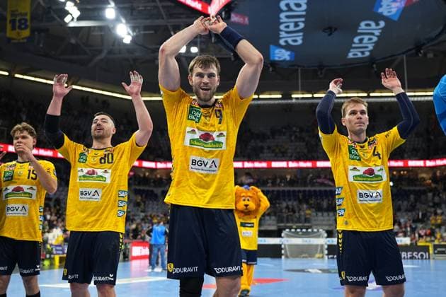 Scene with Steven Plucnar Jacobsen 9 Rhein Neckar Löwen , Jannik Kohlbacher 80 Rhein Neckar Löwen , David More 15 Rhein Neckar Löwen and Mathias Larson 4 Rhein Neckar Löwen Handball DAIKIN HBL Rhein Neckar Löwen vs HSG Wetzlar Copyright: xspeedshotx