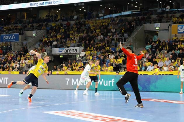 7Meter Haukur Thrastarson Rhein Neckar Loewen, 25 vs Aladin Suljakovic HSG Wetzlar, 12 GER, Rhein Neckar Loewen vs HWG Wetzlar, Handball, 1 Bundesliga, 26 Matchday Season 2025 2026, 28 03 2026 GER, Rhein Neckar Loewen vs HWG Wetzlar, 1 Bundesliga, 26 Matchday, Season 2025 2026, 28 03 2026 Mannheim Copyright: xEibner-Pressefoto JoergxHirschx EP_JHH