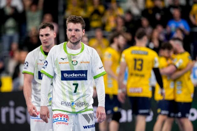 v li Josip Simic HSG, 10 , Dominik Mappes HSG, 7 , player of HSG Wetzlar, disappointed about the defeat, disappointment after the final whistle, highlight, loser, lost, frustration, disappointed, pessimistic, 28 03 2026, Mannheim Germany , Handball, Bundesliga, Rhein Neckar Löwen HSG Wetzlar xozx