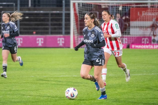 Germany Soccer Google Pixel Women Bundesliga 2025 2026 1 FC Köln vs Eintracht Frankfurt 22 Matchday Franz Kremer Stadium Cologne on the ball Erleta Memeti Eintracht Frankfurt, 27 Copyright: xOrhanxHabashx