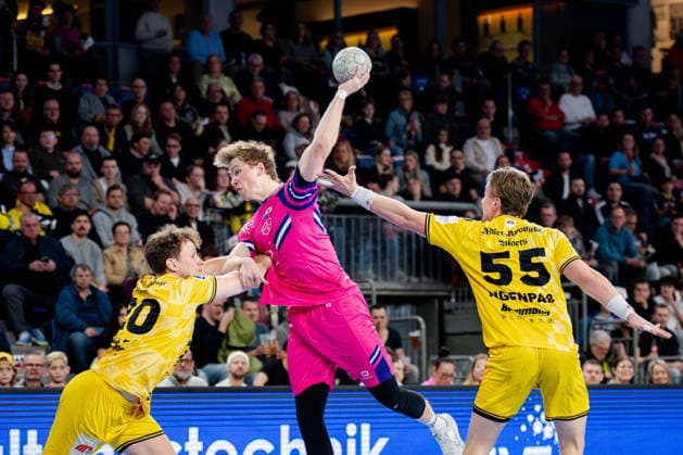 Krefeld, 28 03 2026, Handball, Men, 2 Bundesliga, 25 Matchday, 2025 2026 HSG Krefeld Niederrhein Bayer Dormagen Finn Schroven TSV Bayer Dormagen, 19 at goal throw Krefeld Yayla Arena NRW Germany