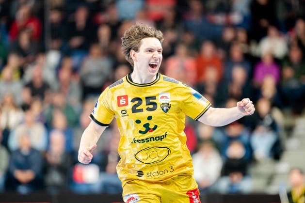Krefeld, 28 03 2026, Handball, Men, 2 Bundesliga, 25 Matchday, 2025 2026 HSG Krefeld Niederrhein Bayer Dormagen Niklas Michalski HSG Krefeld Niederrhein, 25 cheers after a goal Krefeld Yayla Arena NRW Germany